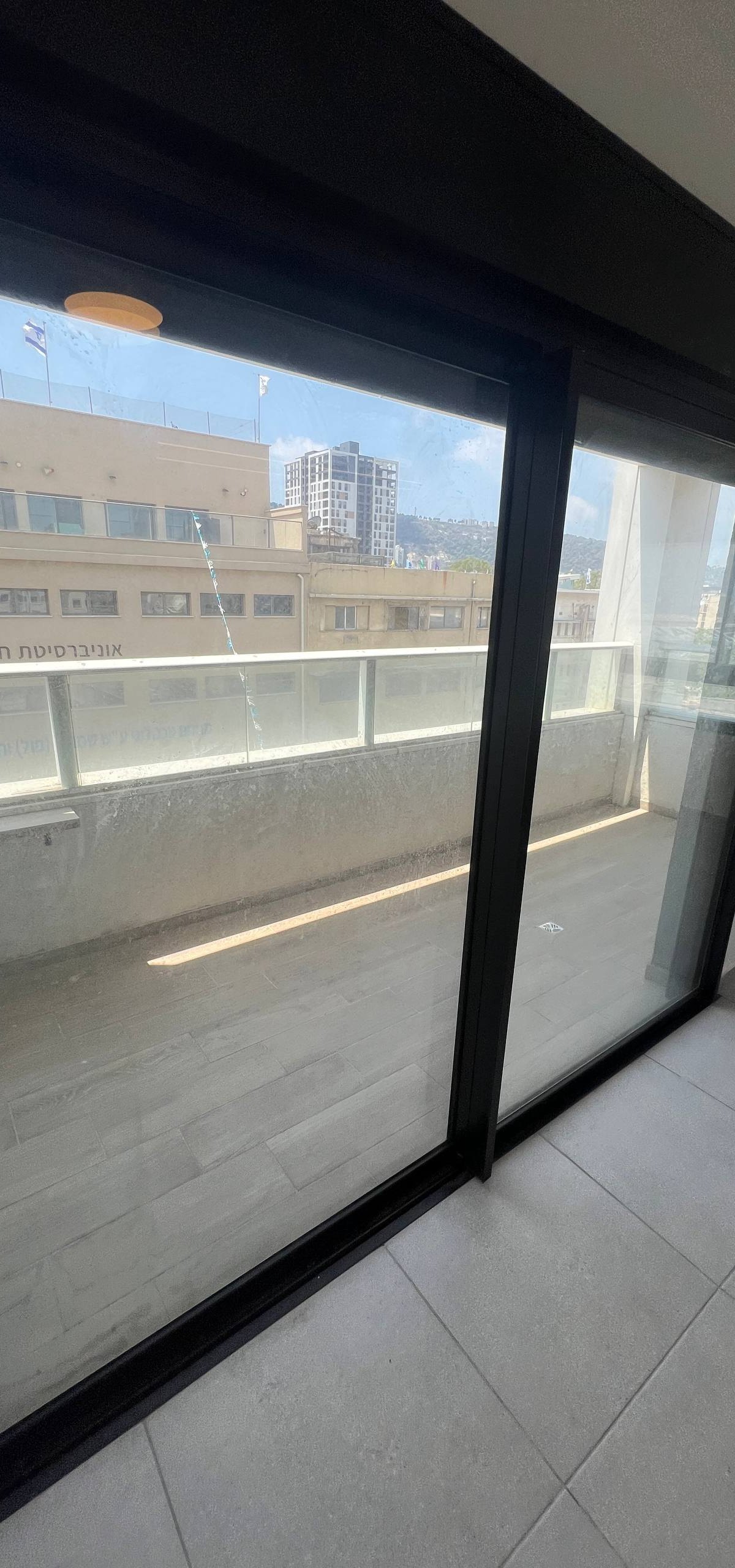 דירת 2 חדרים להשכרה בהנמל 42/26 חיפה